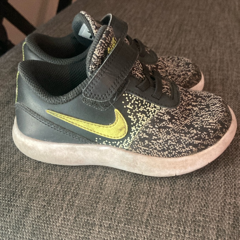 Toddler Nike flex contact shoe sz 9